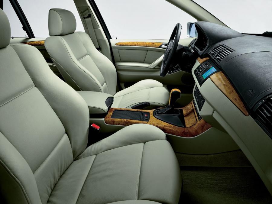 Интерьер BMW X5 4.4i (E53) 2000 года  (WW) (фото 26 из 28)